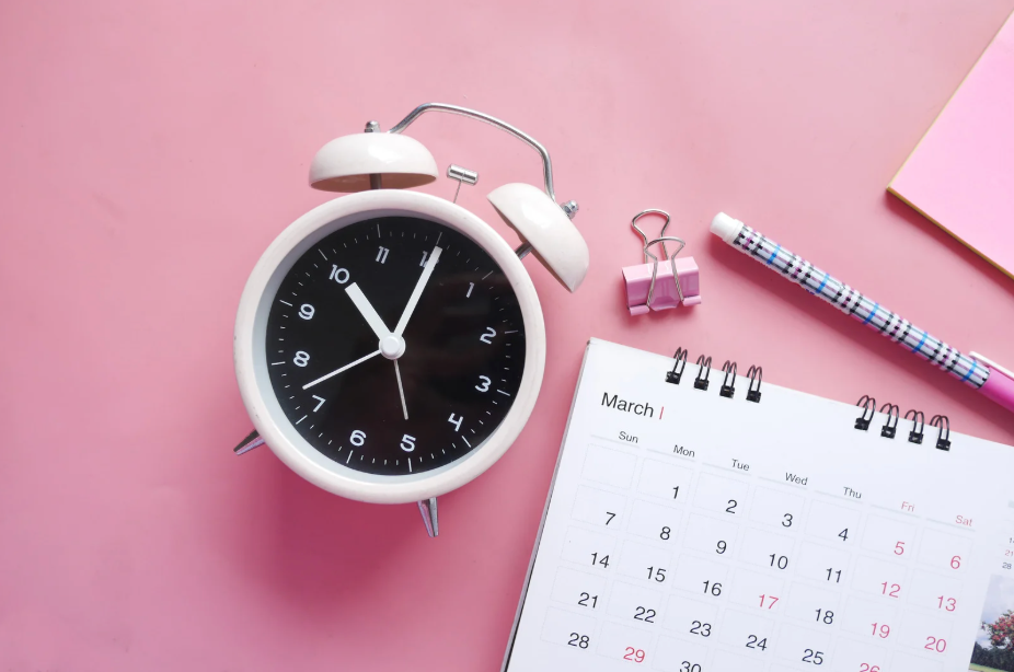Hey Girl, Wake Up at 4AM: Why Early Mornings Will Change Your Life 🫶🏽